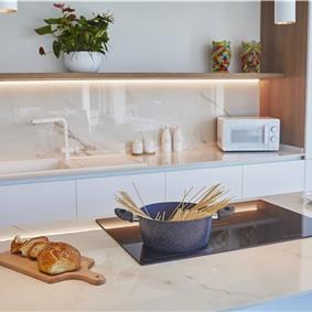 3 bedroom villa with infinity pool, jacuzzi & sauna, Castellammare del Golfo, sleeps 6